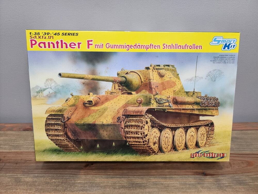1/35 Plastic Model Kit SdKfz 171 Panther F Steel Wheel Version 39-45 Series 6403